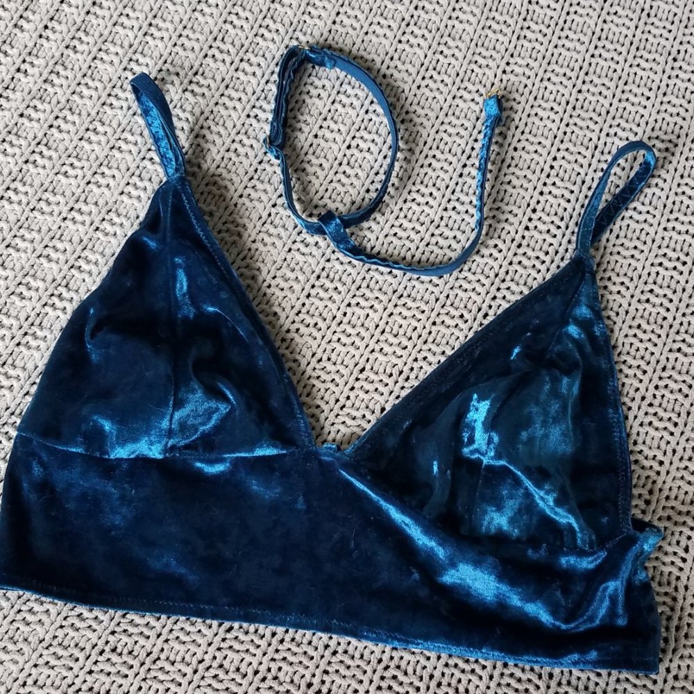 Frederick's of Hollywood, Megan Fox Turquoise Blue Velour Bralette Size Medium